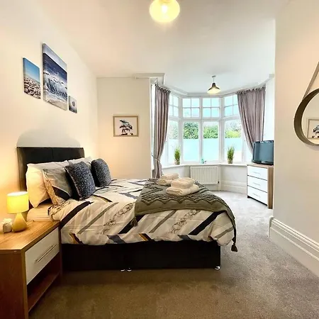 3 Bedroom Victorian In With Parking Appartement