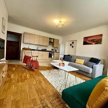 3 Bedroom Victorian In With Parking