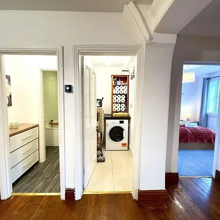 Appartement 3 Bedroom Victorian In With Parking *