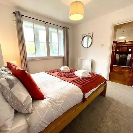 3 Bedroom Victorian In With Parking Appartement Seascale
