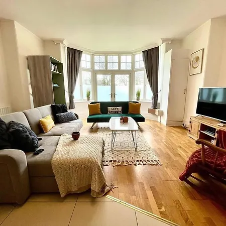 Apartmán 3 Bedroom Victorian In With Parking