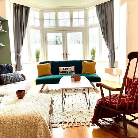 3 Bedroom Victorian In With Parking Appartement