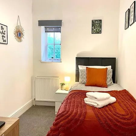 3 Bedroom Victorian In With Parking Apartmán *