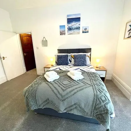 3 Bedroom Victorian In With Parking *