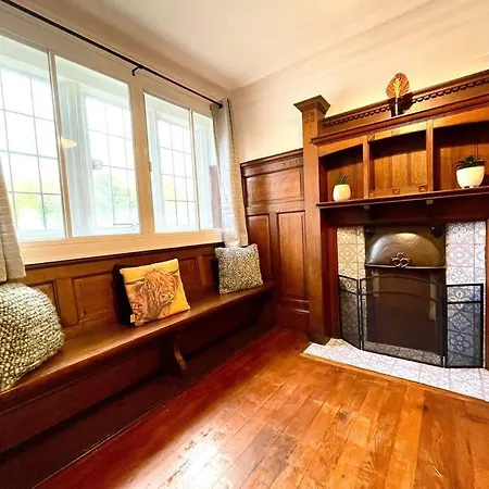 3 Bedroom Victorian In With Parking