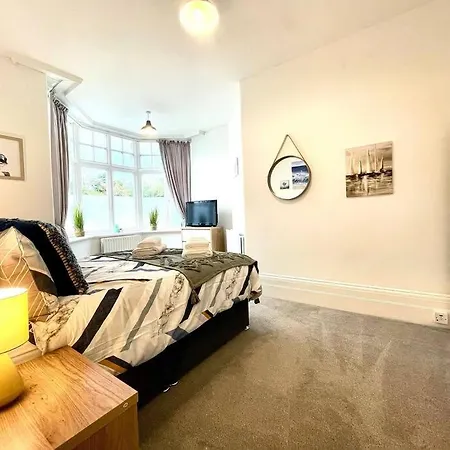 דירה 3 Bedroom Victorian In With Parking