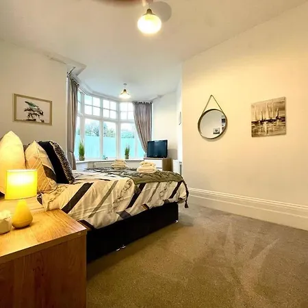 3 Bedroom Victorian In With Parking דירה סיסקייל