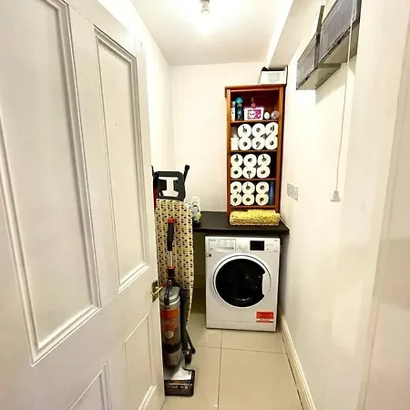 3 Bedroom Victorian In With Parking